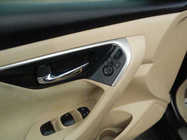 2014 Nissan Altima 2.5 SV 4dr Sedan